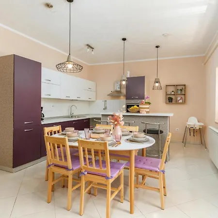 2 Bedroom Gorgeous In *