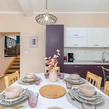 2 Bedroom Gorgeous In *