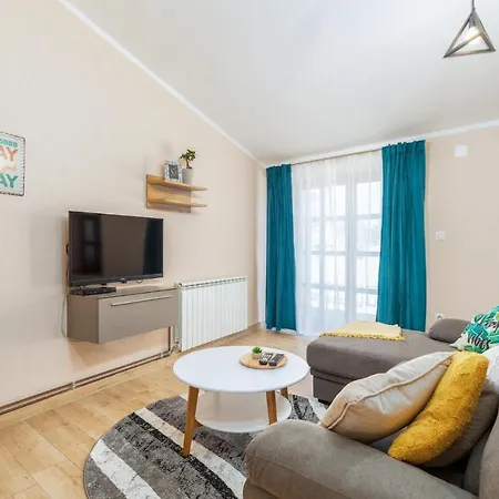 2 Bedroom Gorgeous In Holiday home Marcana