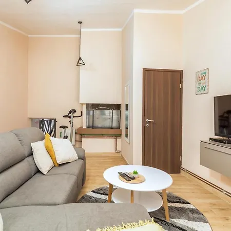 2 Bedroom Gorgeous In Holiday home