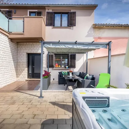 Holiday home 2 Bedroom Gorgeous In Marcana