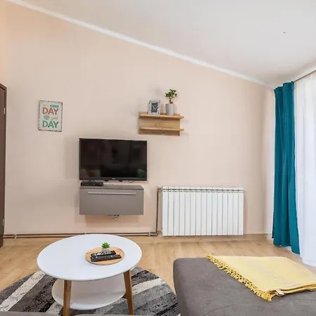 2 Bedroom Gorgeous In Holiday home Marcana