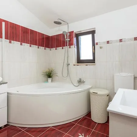 2 Bedroom Gorgeous In Holiday home *